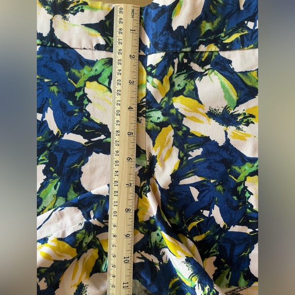 J Crew floral side-zip shorts. Size 2 - Picture 12 of 12
